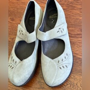 DANSKO ANNIE BEIGE Mary Jane woman’s shoes